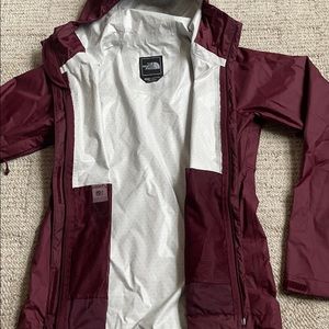 North Face Rain Jacket IN BERGUNDY😍